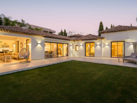 Villa en Urbanización La Cerquilla completamente renovada en venta