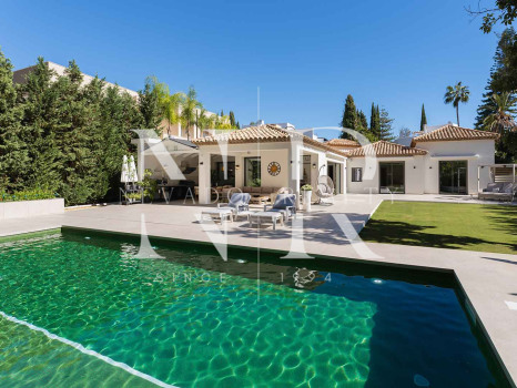 Completely renovated villa for sale in the La Cerquilla residential area