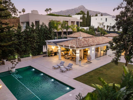 Villa en Urbanización La Cerquilla completamente renovada en venta