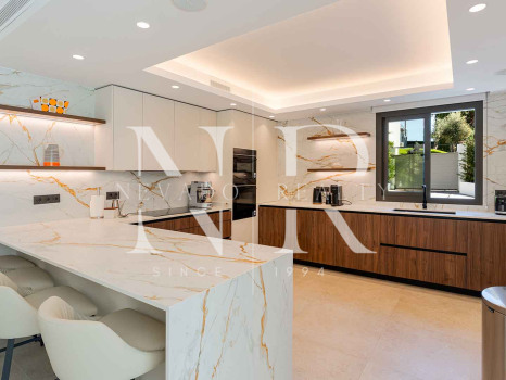 Completely renovated villa for sale in the La Cerquilla residential area