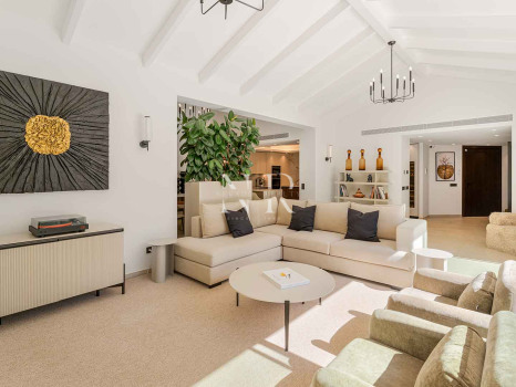 Villa en Urbanización La Cerquilla completamente renovada en venta