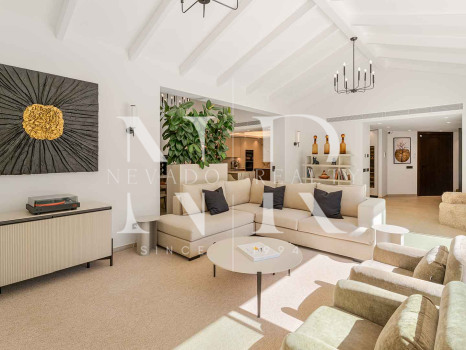 Completely renovated villa for sale in the La Cerquilla residential area