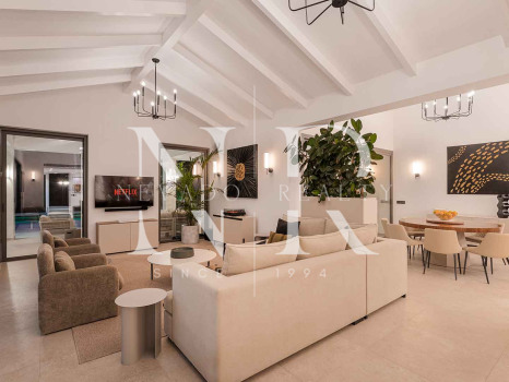 Completely renovated villa for sale in the La Cerquilla residential area