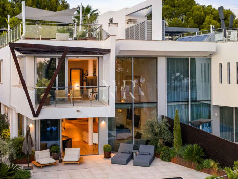 Villa jumelée à vendre dans le lotissement Meisho Hills avec vue panoramique sur la mer