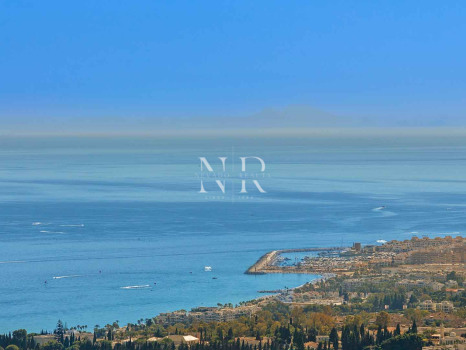 Villa jumelée à vendre dans le lotissement Meisho Hills avec vue panoramique sur la mer