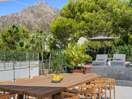 Villa jumelée à vendre dans le lotissement Meisho Hills avec vue panoramique sur la mer