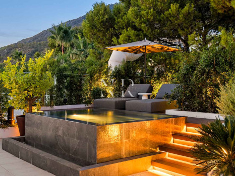 Villa jumelée à vendre dans le lotissement Meisho Hills avec vue panoramique sur la mer