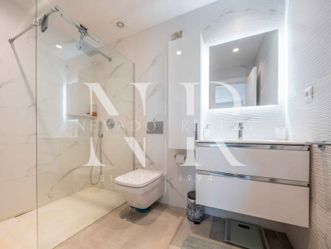 Appartement rénové à vendre dans le complexe résidentiel Locrimar