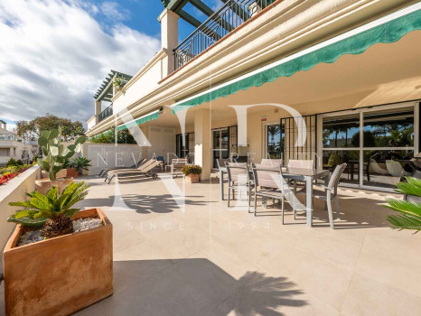 Appartement rénové à vendre dans le complexe résidentiel Locrimar
