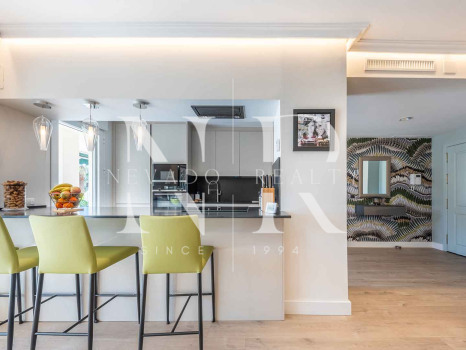 Appartement rénové à vendre dans le complexe résidentiel Locrimar