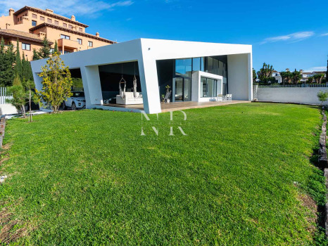 Villa en Bel Air de diseño con vistas al mar en venta