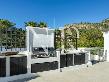 Villa en Marbella Club Golf Resort con vistas panorámicas al mar en venta