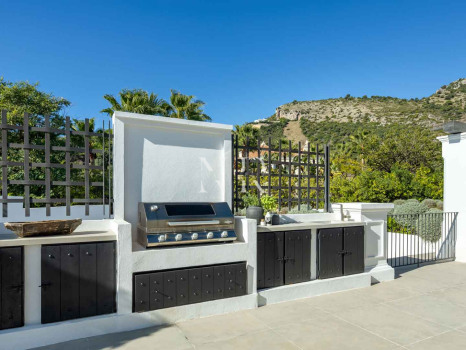 Villa in Marbella Club Golf Resort with panoramic sea views for sale