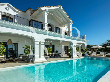Villa en Marbella Club Golf Resort con vistas panorámicas al mar en venta