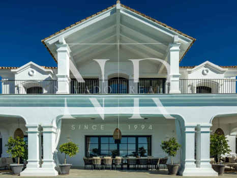 Villa en Marbella Club Golf Resort con vistas panorámicas al mar en venta