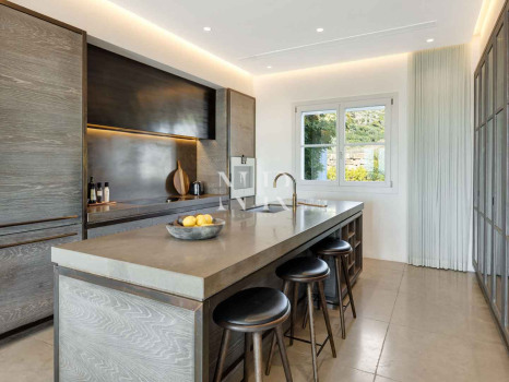 Villa in Marbella Club Golf Resort with panoramic sea views for sale
