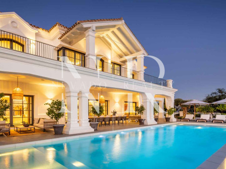 Villa en Marbella Club Golf Resort con vistas panorámicas al mar en venta