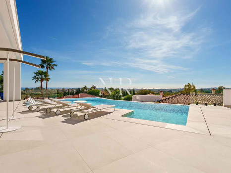 Newly built villa in La Quinta with panoramic sea views for sale