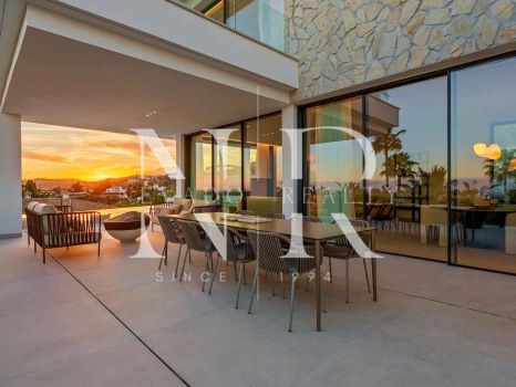 Newly built villa in La Quinta with panoramic sea views for sale