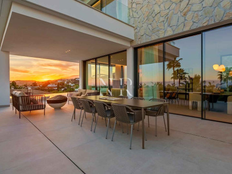 Newly built villa in La Quinta with panoramic sea views for sale