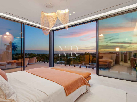 Newly built villa in La Quinta with panoramic sea views for sale