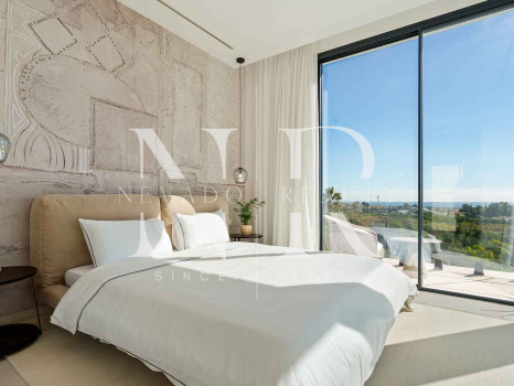 Newly built villa in La Quinta with panoramic sea views for sale