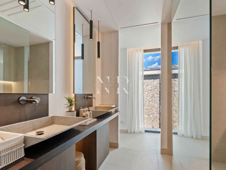 Newly built villa in La Quinta with panoramic sea views for sale