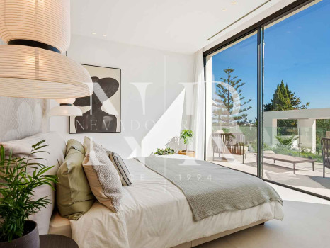 Newly built villa in La Quinta with panoramic sea views for sale