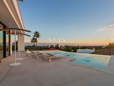 Newly built villa in La Quinta with panoramic sea views for sale