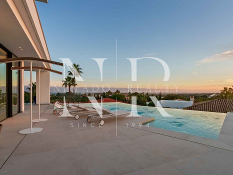 Newly built villa in La Quinta with panoramic sea views for sale