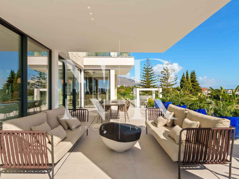 Newly built villa in La Quinta with panoramic sea views for sale