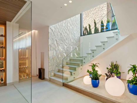 Newly built villa in La Quinta with panoramic sea views for sale