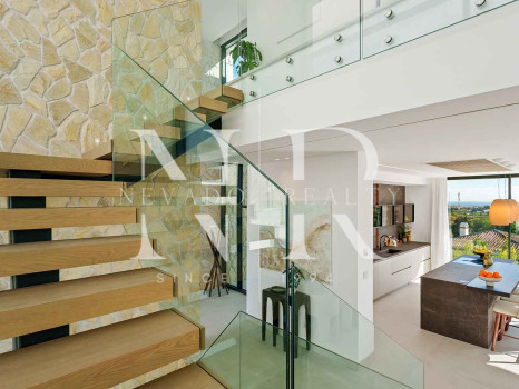 Newly built villa in La Quinta with panoramic sea views for sale