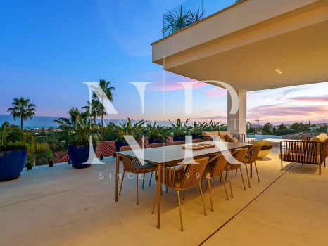 Newly built villa in La Quinta with panoramic sea views for sale