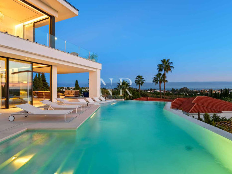 Newly built villa in La Quinta with panoramic sea views for sale