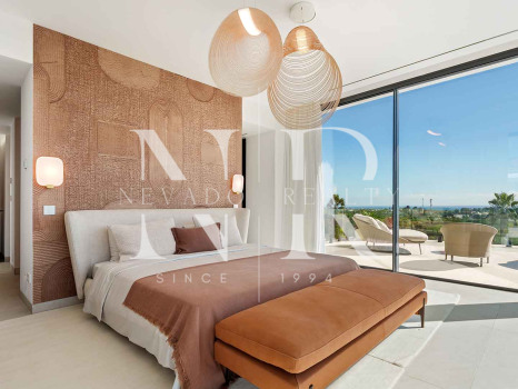 Newly built villa in La Quinta with panoramic sea views for sale