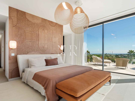 Newly built villa in La Quinta with panoramic sea views for sale