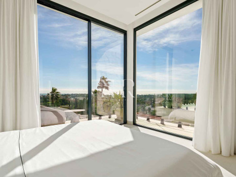 Newly built villa in La Quinta with panoramic sea views for sale