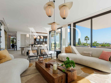Newly built villa in La Quinta with panoramic sea views for sale