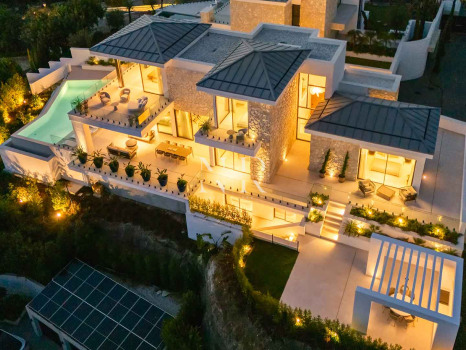 Newly built villa in La Quinta with panoramic sea views for sale