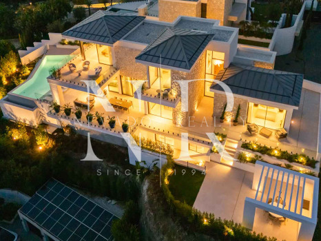 Newly built villa in La Quinta with panoramic sea views for sale