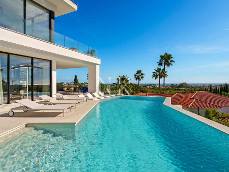 Newly built villa in La Quinta with panoramic sea views for sale