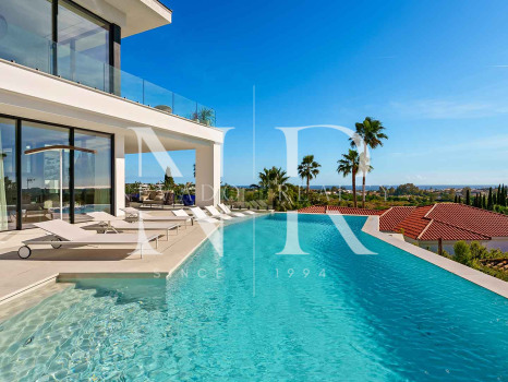 Newly built villa in La Quinta with panoramic sea views for sale