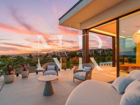 Newly built villa in La Quinta with panoramic sea views for sale
