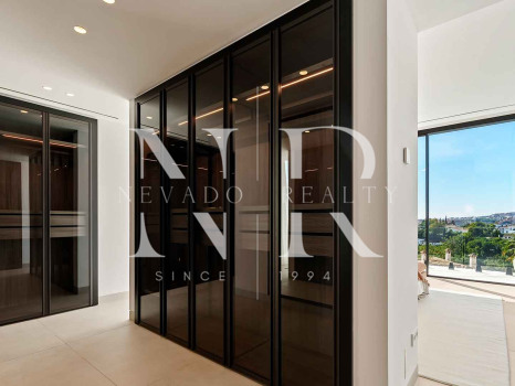 Newly built villa in La Quinta with panoramic sea views for sale