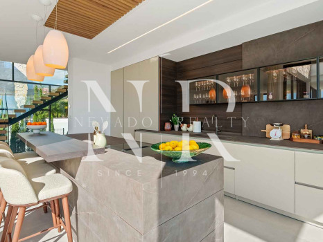 Newly built villa in La Quinta with panoramic sea views for sale