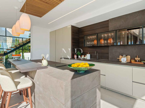 Newly built villa in La Quinta with panoramic sea views for sale