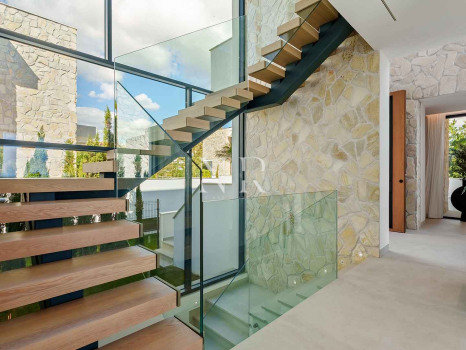 Newly built villa in La Quinta with panoramic sea views for sale