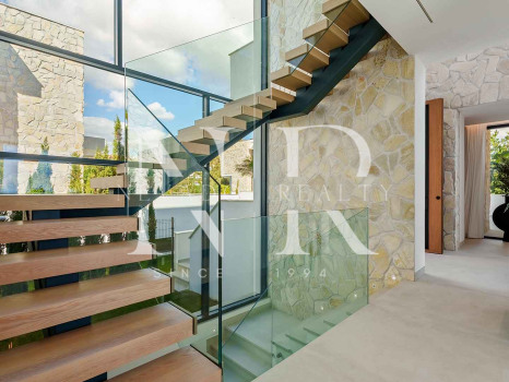 Newly built villa in La Quinta with panoramic sea views for sale