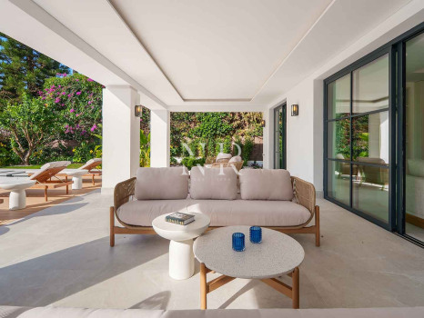 Villa en El Herrojo con vistas panorámicas al mar en venta